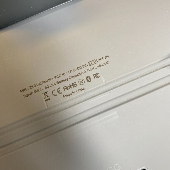 ZAGG Messenger Folio 2 Keyboard Case for iPad 7/8/9th Gen & iPad/Air 3 - Picture 5 of 8